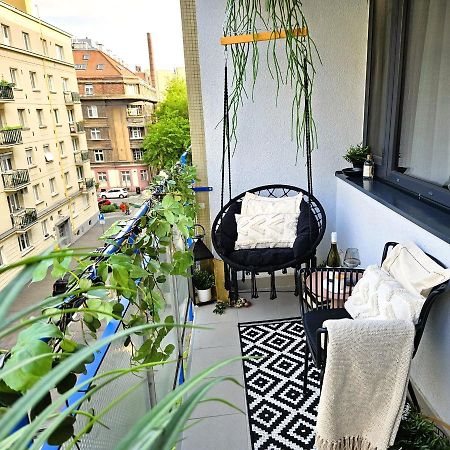 Design Apt In Old Town-Free Parking-Balcony Bratislava Bagian luar foto
