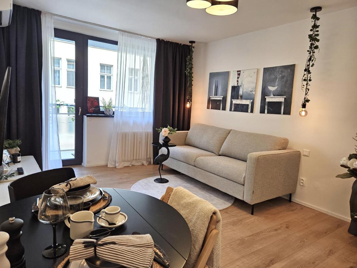 Design Apt In Old Town-Free Parking-Balcony Bratislava Bagian luar foto