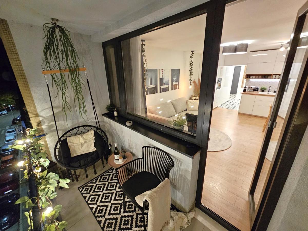 Design Apt In Old Town-Free Parking-Balcony Bratislava Bagian luar foto