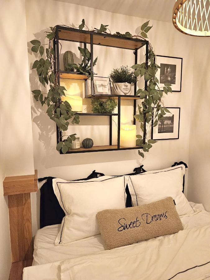 Design Apt In Old Town-Free Parking-Balcony Bratislava Bagian luar foto
