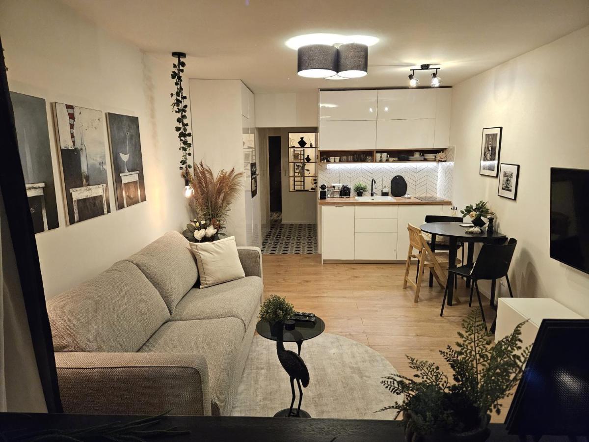 Design Apt In Old Town-Free Parking-Balcony Bratislava Bagian luar foto
