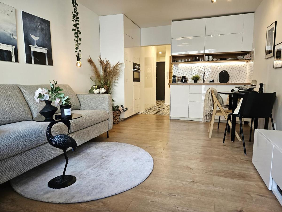 Design Apt In Old Town-Free Parking-Balcony Bratislava Bagian luar foto