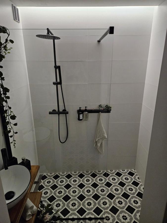 Design Apt In Old Town-Free Parking-Balcony Bratislava Bagian luar foto